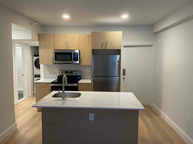 Building Photo - 529 Beacon St