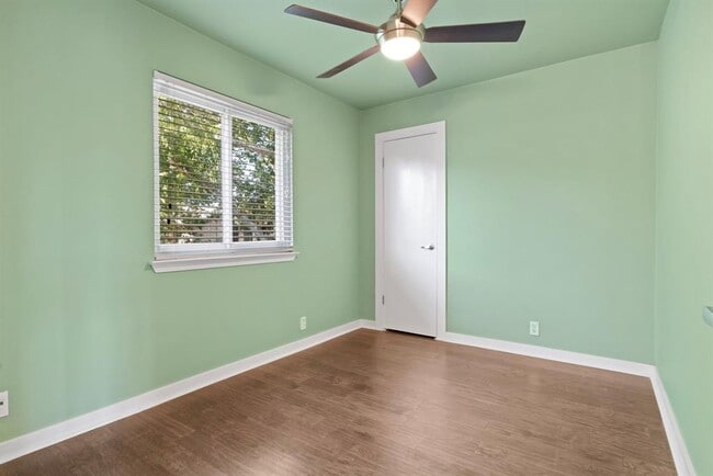 Building Photo - 309 Craigmont Dr