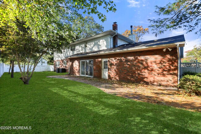 Building Photo - 601 Duchess Ct