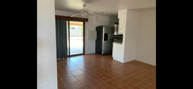 Building Photo - 8995 W Pineveta Dr