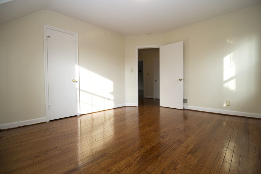 Building Photo - 3139 Cheltenham Rd