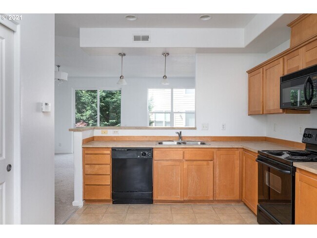 Building Photo - Great Townhouse near Tanasborne