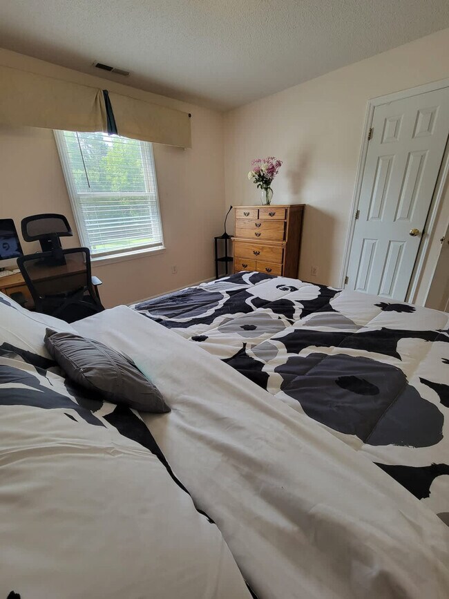 Building Photo - 305 Humble Rd