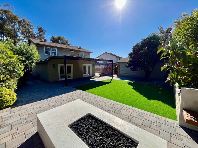 Building Photo - Updated 4B 2BA Home in Paradise Hills w/ S...