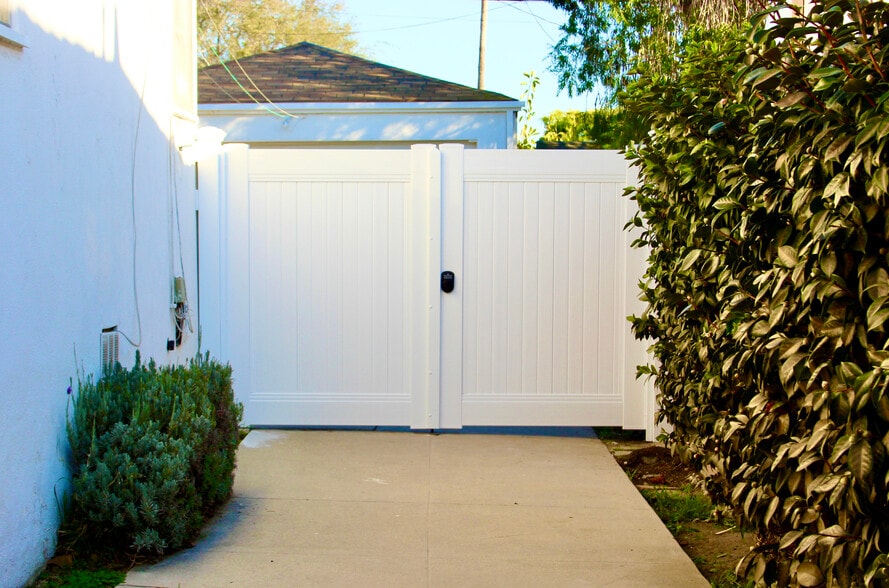 Private entrance - 1818 Hi Point St