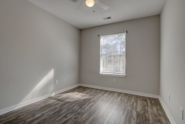 Building Photo - 144 Charter Dr