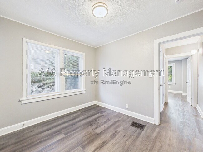 Building Photo - 6808 S Benton Ave