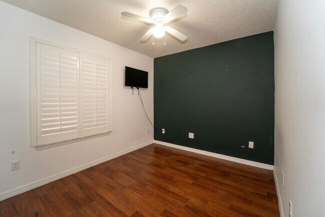 Building Photo - 841 Helen St