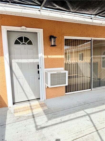 Building Photo - 1316 N Hollywood Way