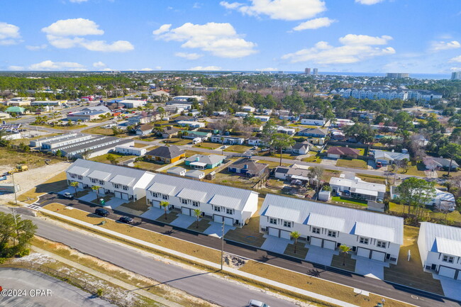 Building Photo - 6997 Patronis Dr