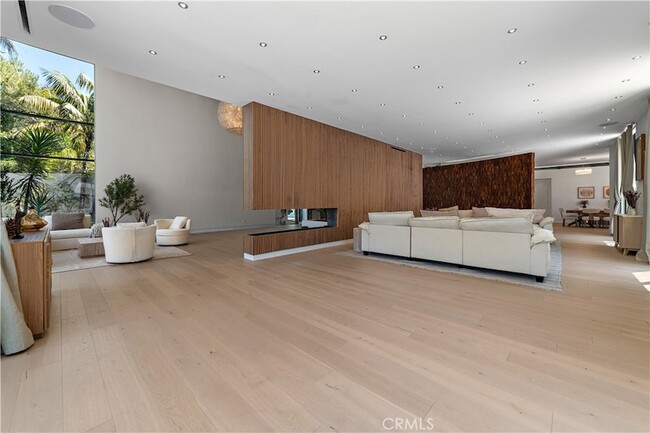 Building Photo - 1024 Summit Dr