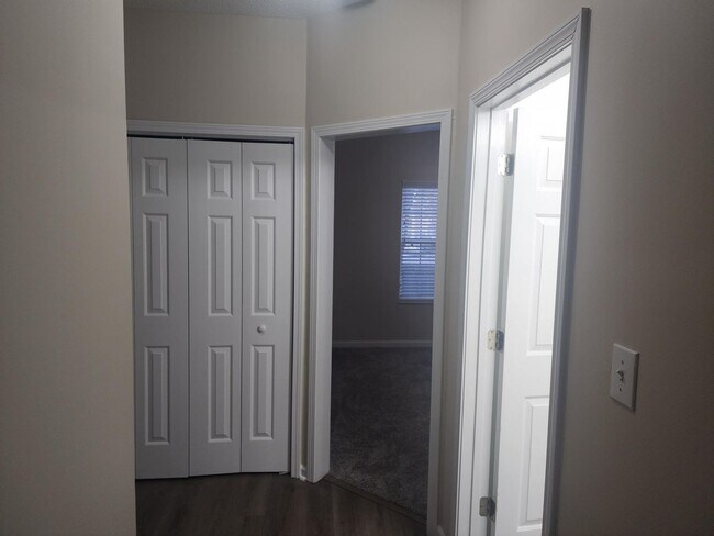 Building Photo - Wexford Condominiums - 3BR/2BA - $1550/Mo