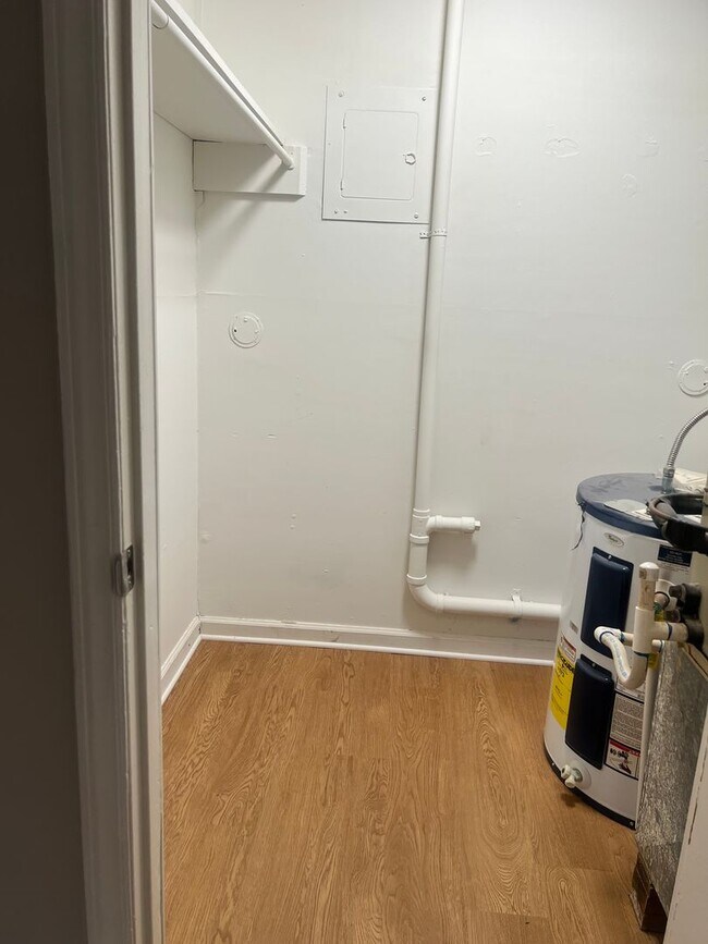 Building Photo - One Bedroom Unit First Close to South Park