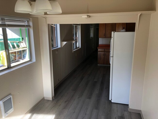 Building Photo - Newly Renovated Trailer at The Oak Creek Complex in McMinnville