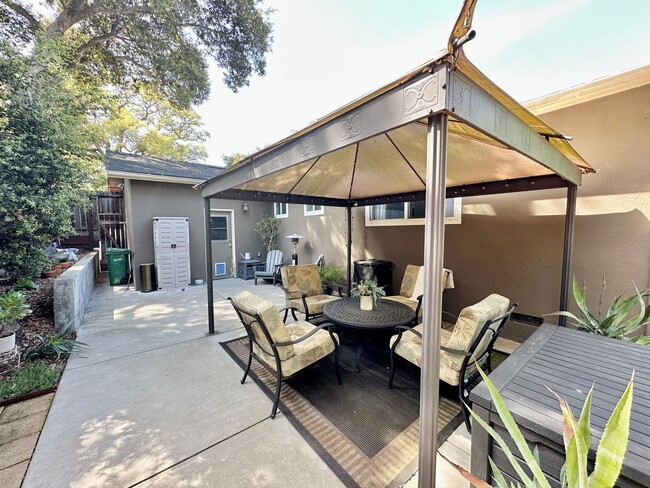 Building Photo - Charming 3 Bedroom 2 Bathroom Single Family Home Available June 5th *DO NOT DISTURB TENANT*