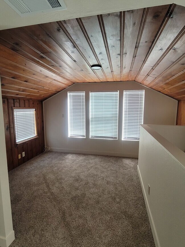 Building Photo - Quiet 1Br 1Bath in the Carmichael area