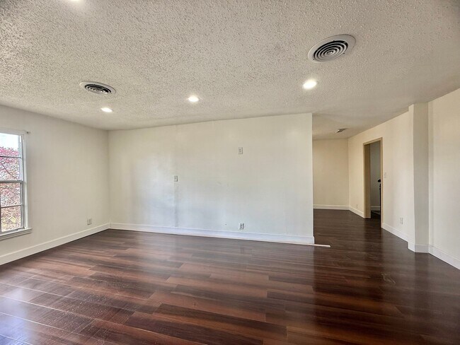 Building Photo - 3527 Rosedale St