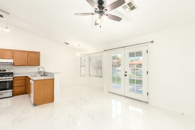 Building Photo - 1225 E Artesian Way