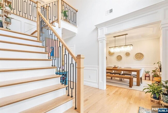 Building Photo - 765 6th Ave