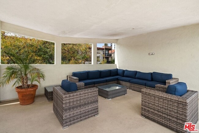 Building Photo - 960 Larrabee St