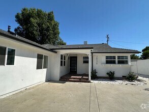 Building Photo - Beautiful Single story 4 Bedrooms 2 Baths ...