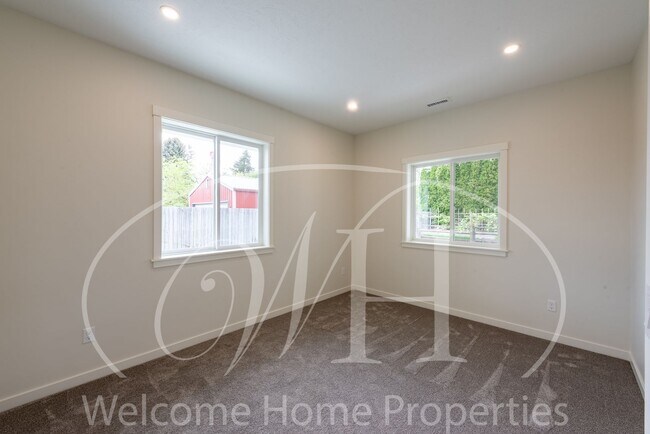 Building Photo - Country Living in Gorgeous 2 Bedroom Home Near Town