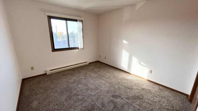 Building Photo - Pet Friendly 2 bedroom 1 bathroom for Rent!