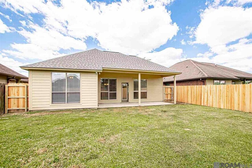 Building Photo - 9015 Westlake Ave