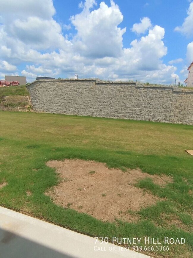 Building Photo - 730 Putney Hl Rd