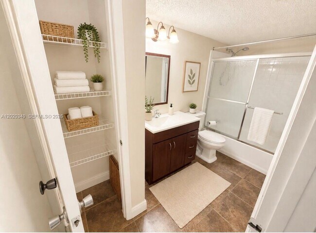 Building Photo - 10440 SW 156th Ct