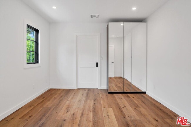 Building Photo - 4130 Verdugo View Dr