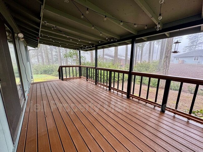 Building Photo - 50 E Vine Maple Ln