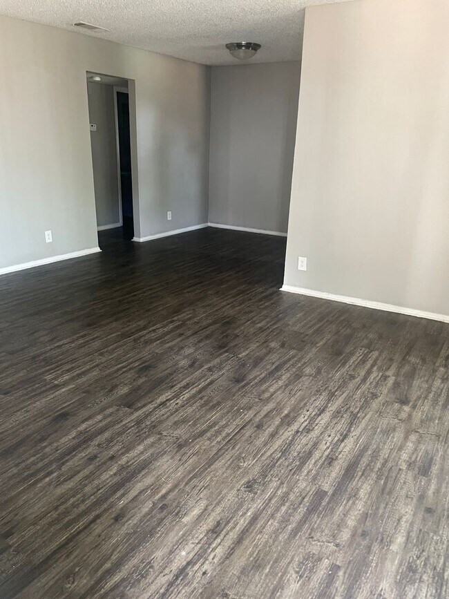 Primary Photo - 2411 E 55th Pl