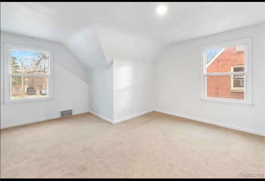 Building Photo - 12165 Kelly Rd