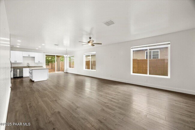 Building Photo - 1643 Stratford Pl