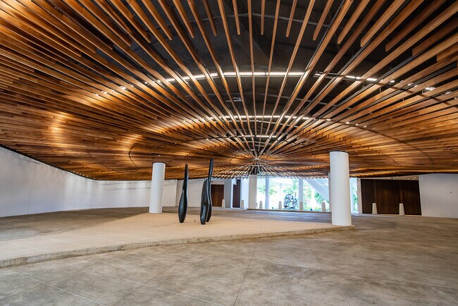 Building Photo - 1000 Auahi St