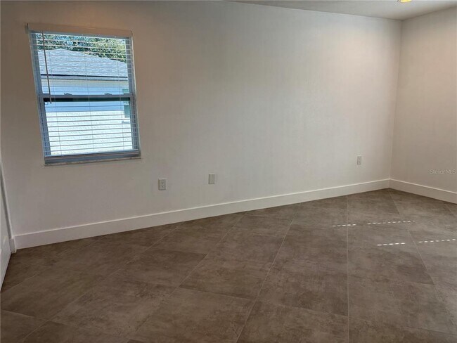 Building Photo - 5815 Erin Ln S