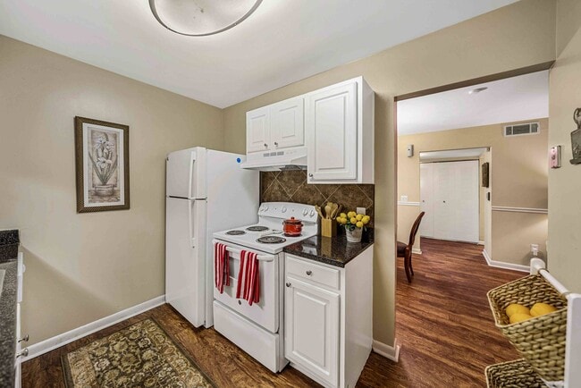 Building Photo - The Park at Marbella