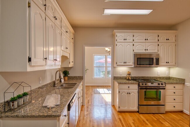 Building Photo - 1000 Eagle Pass Way