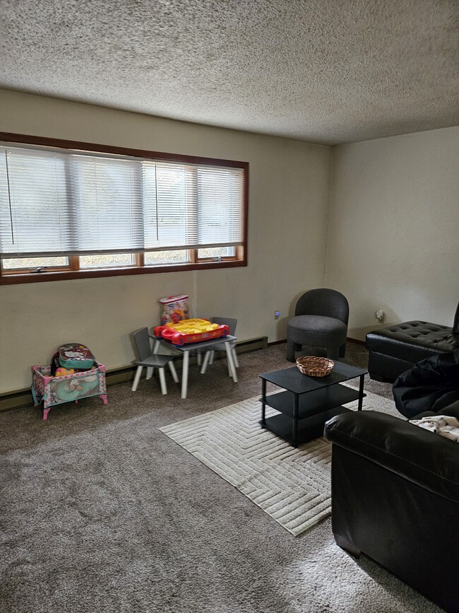 Building Photo - 1006 Emerald Ct
