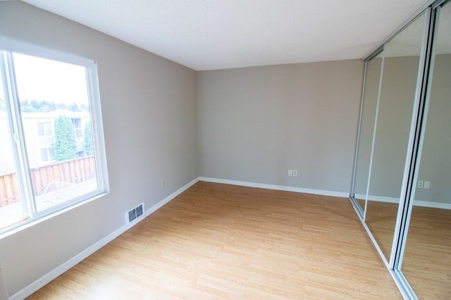 Building Photo - 2Bd/2Ba Seattle Condo