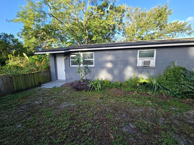 Primary Photo - 2 BEDROOM 1 BATH NEAR USF