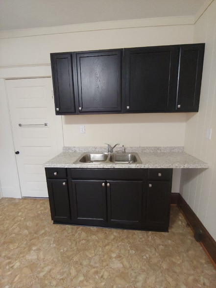 Building Photo - 102 Franklin St