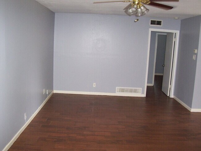 Building Photo - 830 Wateka Way
