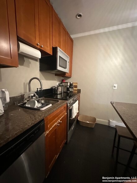 Building Photo - 17 Garrison St