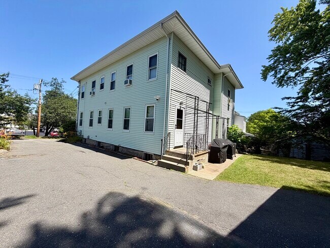 Building Photo - 6 Silver Lake Ave