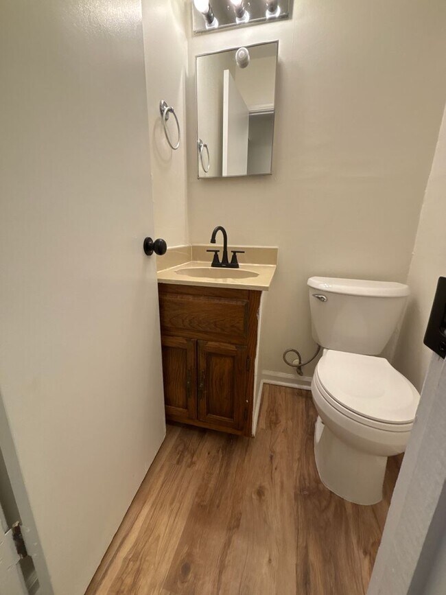 Building Photo - 00402