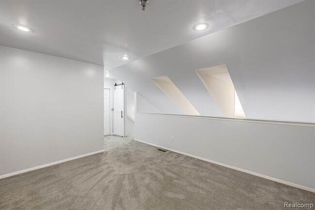 Building Photo - 116 Saber Way