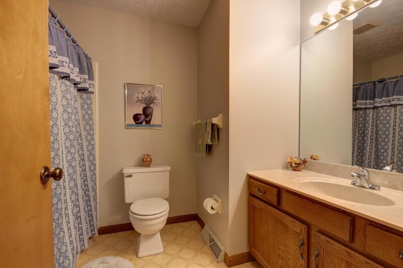 Building Photo - 438 Larkspur Ct