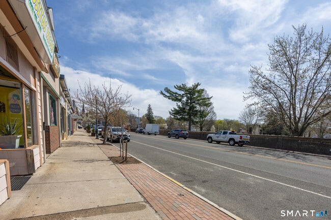 Building Photo - 60 Center St